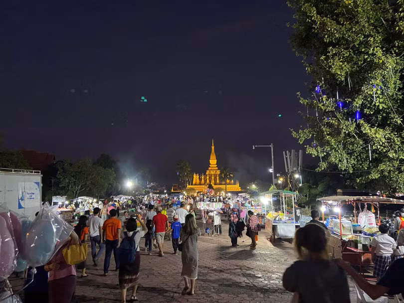 Thủ đô Vientiane trang hoàng mừng lễ hội That Luang