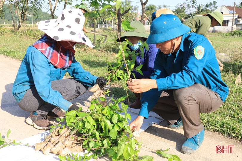 Cán bộ và người dân xã miền núi ở Hương Sơn “tăng tốc” xây dựng NTM nâng cao