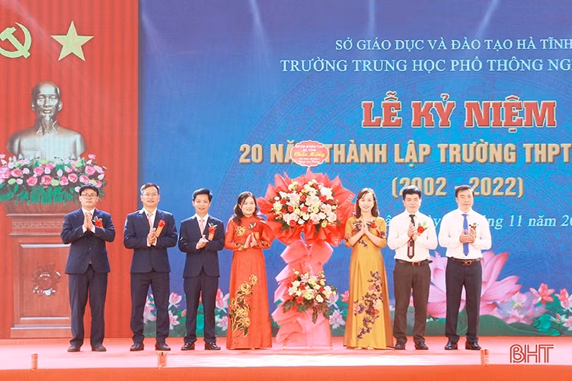 Trường THPT Nghi Xuân kỷ niệm 20 năm thành lập