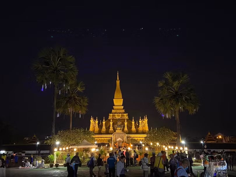 Thủ đô Vientiane trang hoàng mừng lễ hội That Luang