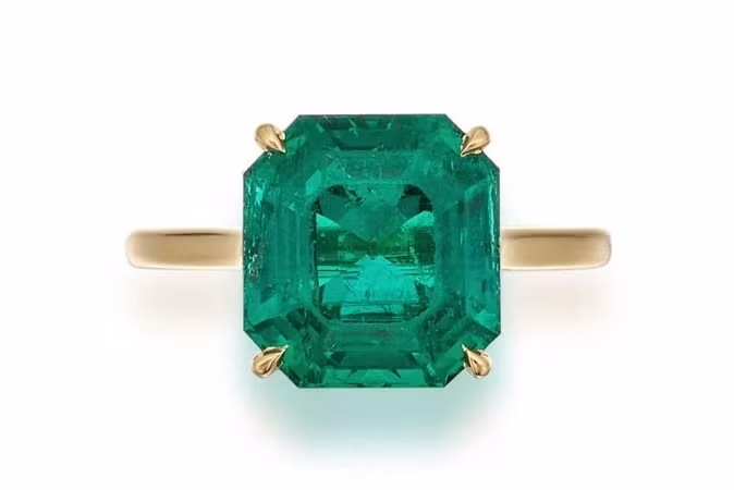 Nhẫn ngọc lục bảo trong xác tàu đắm 400 năm