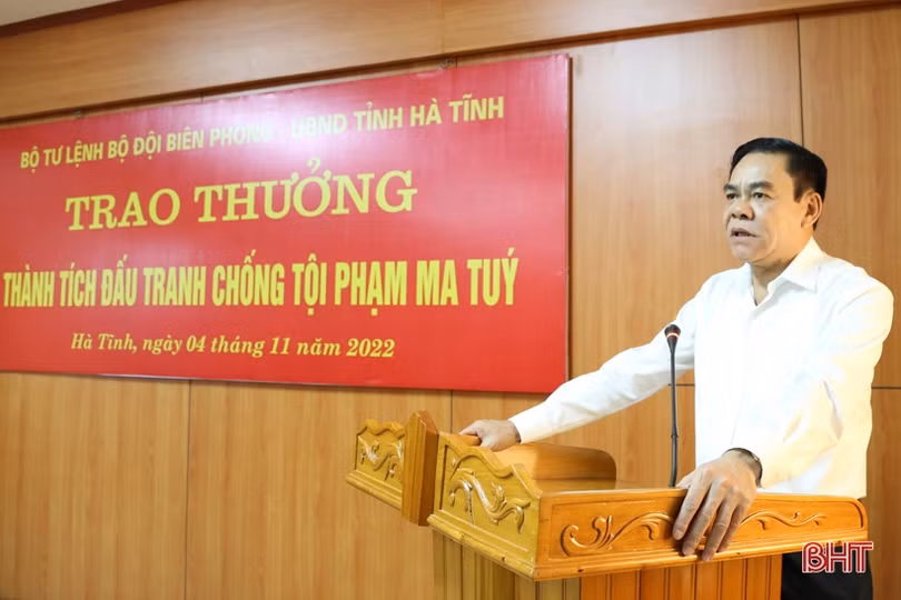 Trao thưởng thành tích phá đường dây ma túy xuyên quốc gia tại Hà Tĩnh