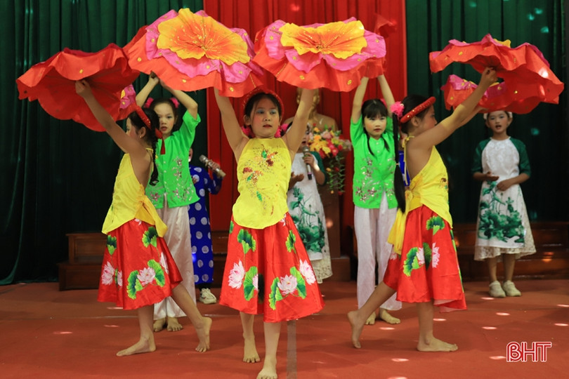 Đặc sắc chương trình giao lưu các CLB dân ca ví, giặm trường học ở Hương Sơn