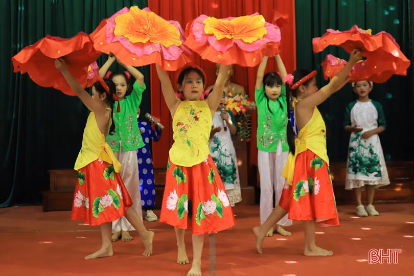 Đặc sắc chương trình giao lưu các CLB dân ca ví, giặm trường học ở Hương Sơn