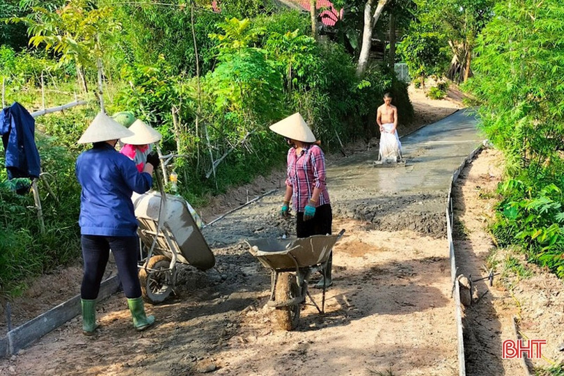 Cán bộ và người dân xã miền núi ở Hương Sơn “tăng tốc” xây dựng NTM nâng cao