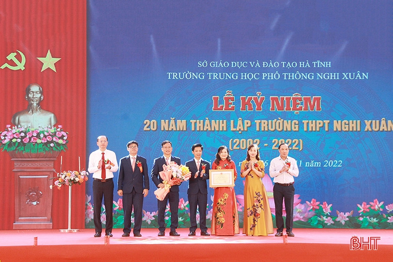 Trường THPT Nghi Xuân kỷ niệm 20 năm thành lập ảnh 5 Trường THPT Nghi Xuân kỷ niệm 20 năm thành lập