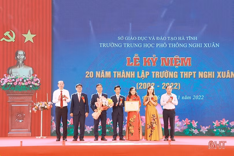 Trường THPT Nghi Xuân kỷ niệm 20 năm thành lập