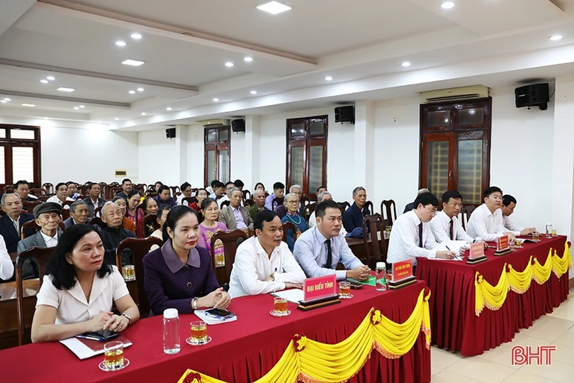 Hà Tĩnh tặng, truy tặng Huy hiệu Đảng cho 948 đảng viên dịp Cách mạng Tháng Mười Nga