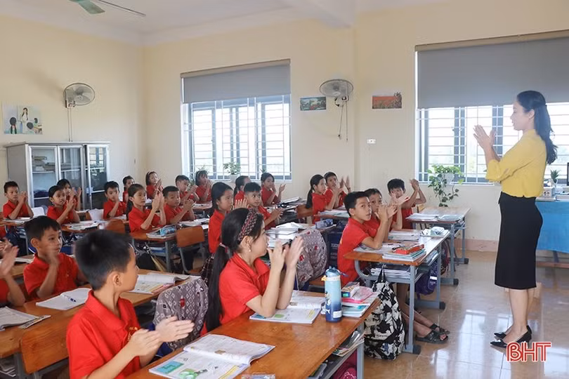 Nữ giáo viên ở Lộc Hà giỏi việc trường, xung kích hiến máu tình nguyện