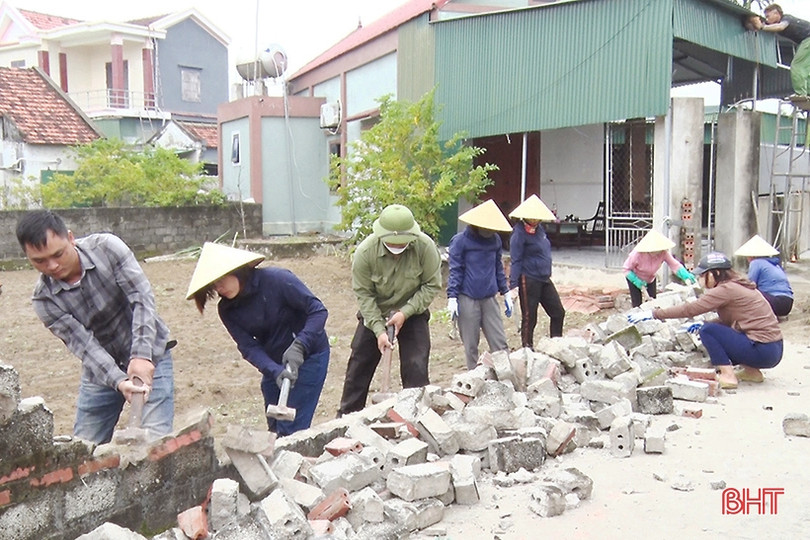 10 hộ dân Nghi Xuân hiến gần 350m<sup>2</sup> đất mở đường giao thông