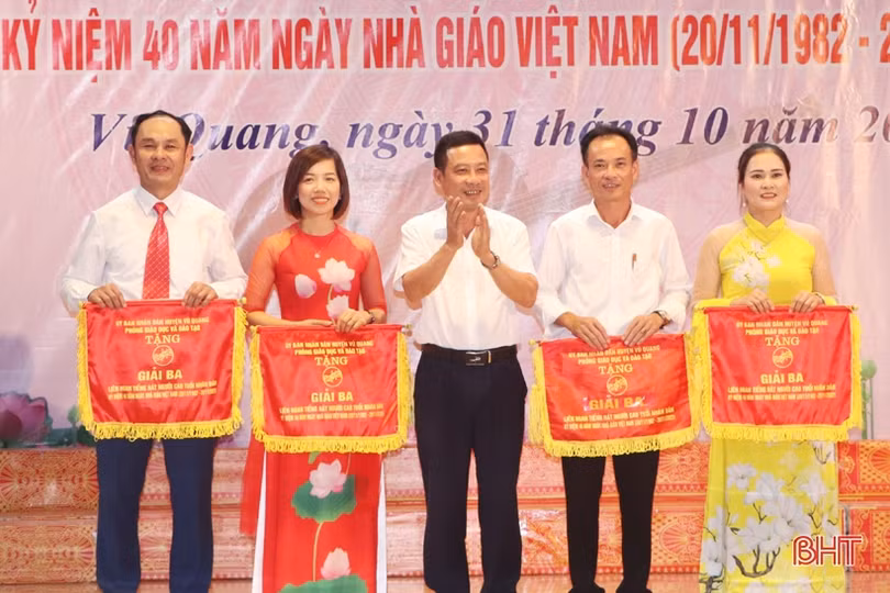Đức Lĩnh đạt giải xuất sắc Liên hoan “Tiếng hát người giáo viên Nhân dân”