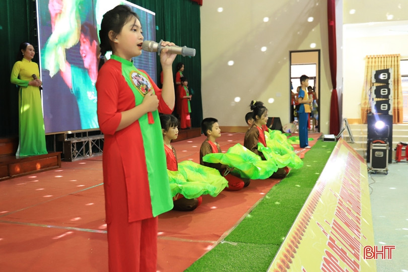 Đặc sắc chương trình giao lưu các CLB dân ca ví, giặm trường học ở Hương Sơn