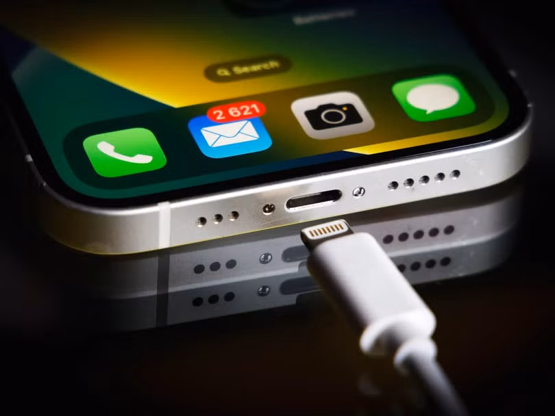 Còn lâu cổng Lightning mới biến mất