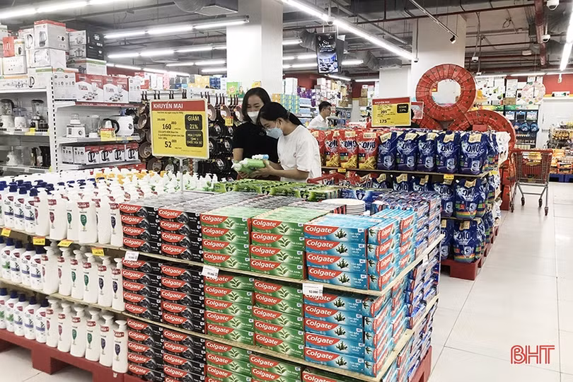 12/12 nhóm hàng bán lẻ của Hà Tĩnh tăng trưởng so với cùng kỳ