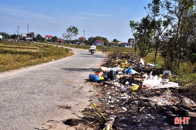 Nhiều hình ảnh chưa đẹp về tập kết rác ở Lộc Hà