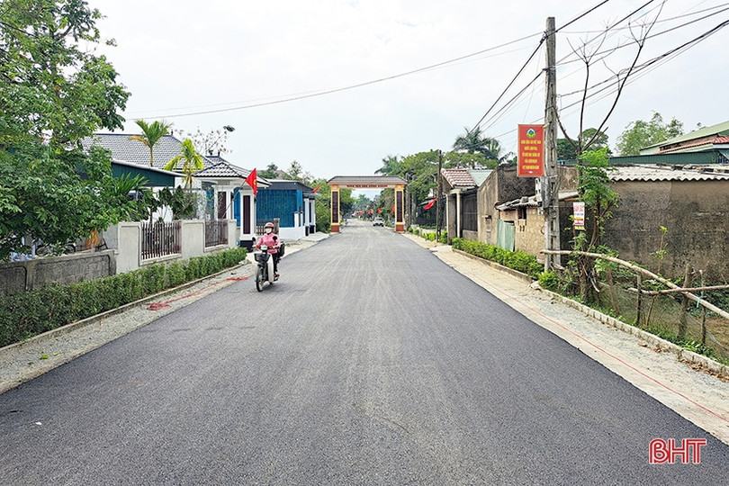 Hơn 6 tỷ đồng thảm nhựa đường giao thông ở xã trung tâm huyện Nghi Xuân