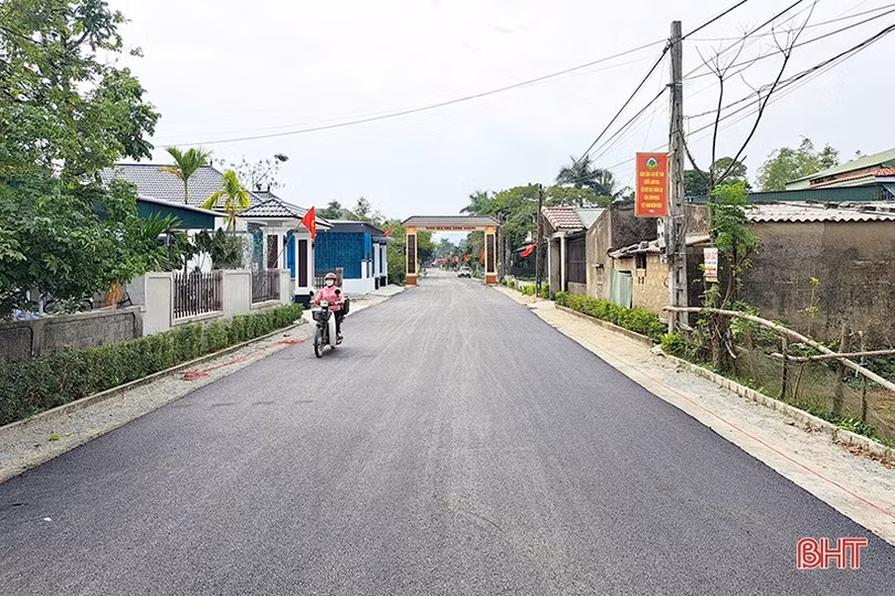 Hơn 6 tỷ đồng thảm nhựa đường giao thông ở xã trung tâm huyện Nghi Xuân