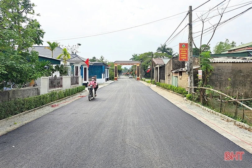 Hơn 6 tỷ đồng thảm nhựa đường giao thông ở xã trung tâm huyện Nghi Xuân