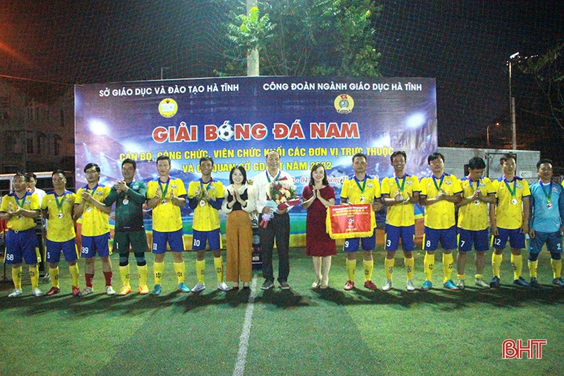 Trường THPT Lê Hữu Trác vô địch Giải Bóng đá nam cán bộ, công chức, viên chức ngành GD&ĐT Hà Tĩnh