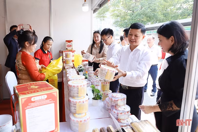 Khai mạc tuần lễ nông sản tiêu biểu Hà Tĩnh tại Hà Nội
