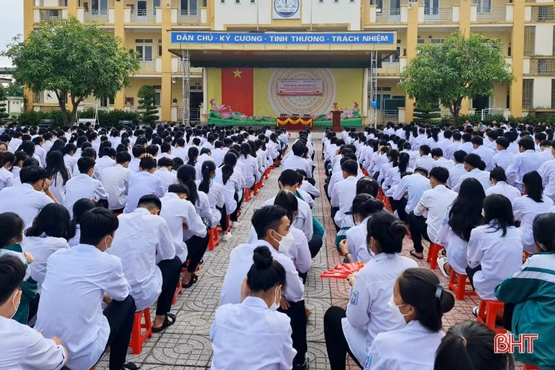 “Camera giấu kín” ghi lại hình ảnh học sinh vi phạm trật tự an toàn giao thông