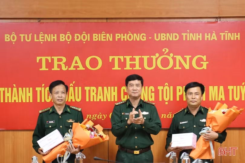 Trao thưởng thành tích phá đường dây ma túy xuyên quốc gia tại Hà Tĩnh