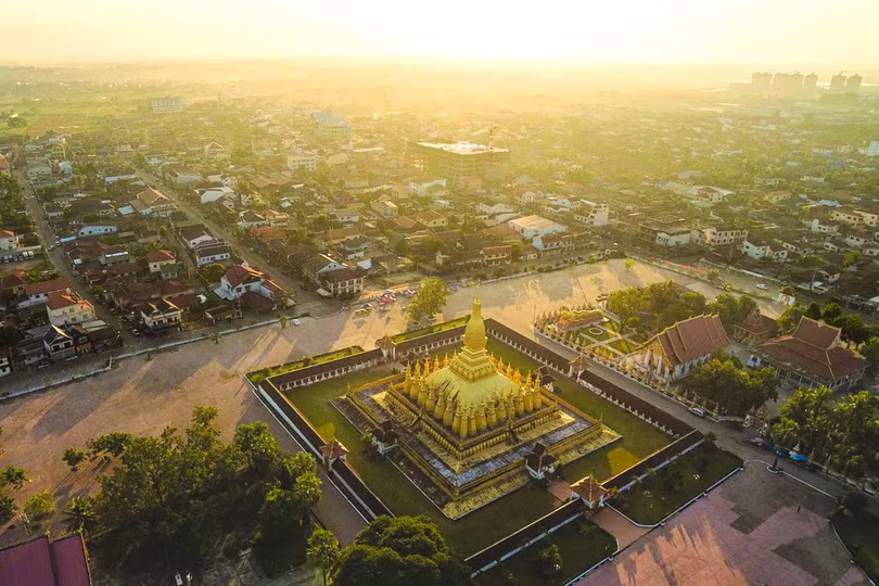Thủ đô Vientiane trang hoàng mừng lễ hội That Luang