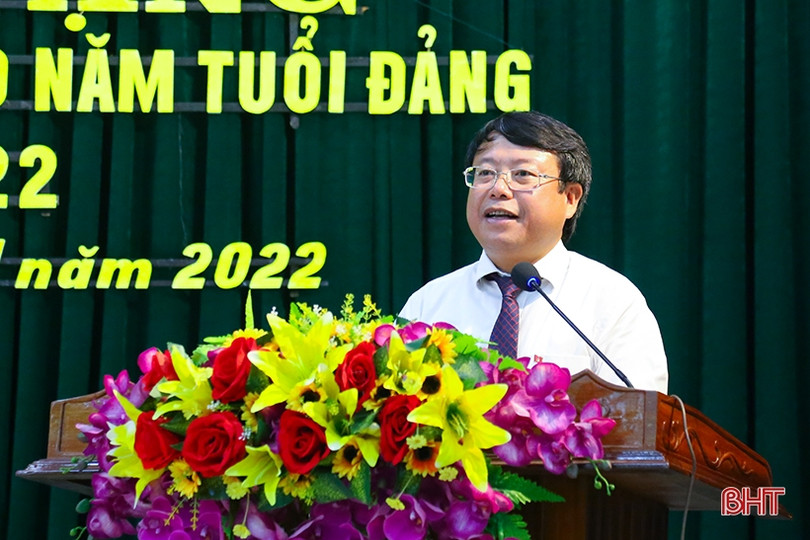 Trao Huy hiệu Đảng cho 107 đảng viên ở TP Hà Tĩnh