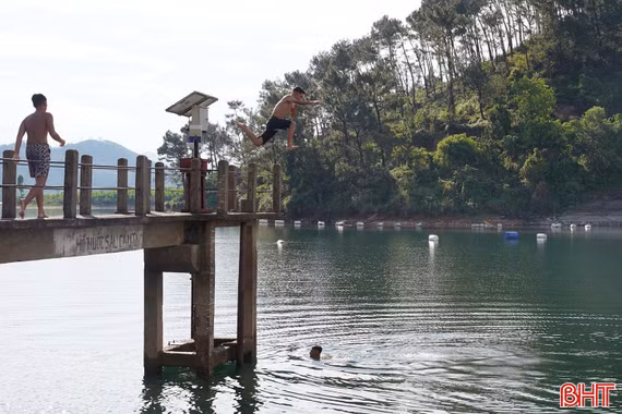 Hiểm họa đuối nước ở hồ Trại Tiểu