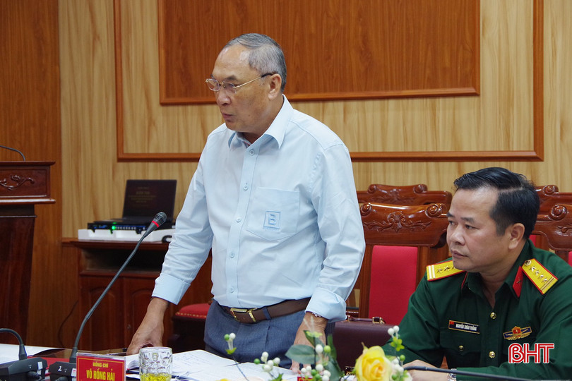 Trưởng ban Tổ chức Tỉnh ủy Võ Hồng Hải trao đổi một số nội dung về đại hội đảng các cấp và việc quy hoạch, cơ cấu cán bộ quân sự tham gia cấp ủy các cấp nhiệm kỳ 2025-2030. a3-3811.jpg