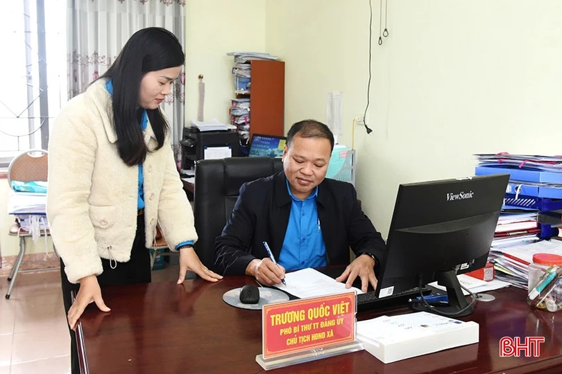 Phó Bí thư Thường trực Đảng ủy Trương Quốc Việt phấn khởi khi đội ngũ cán bộ, công chức luôn đoàn kết, tạo động lực để xây dựng xã ngày càng phát triển.