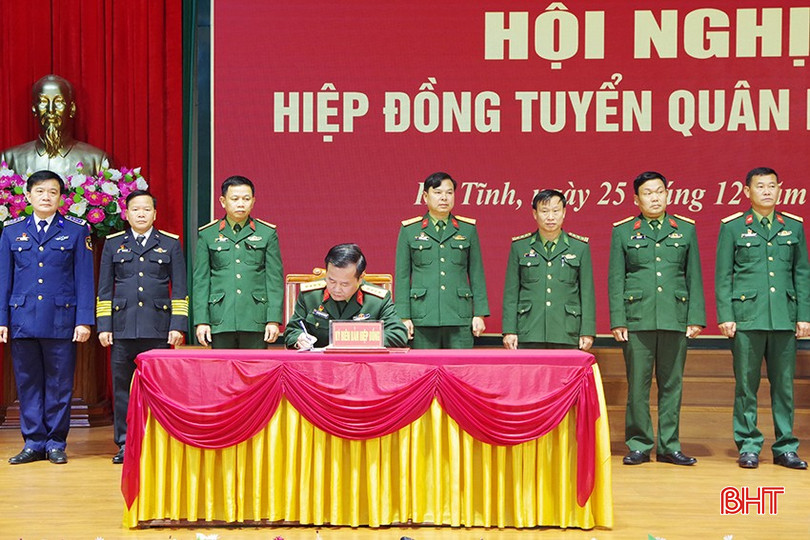Ký biên bản hiệp đồng tuyển quân năm 2025. Ký biên bản hiệp đồng tuyển quân năm 2025.