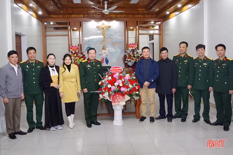 ... và chúc mừng linh mục, chức sắc, chức việc và bà con Giáo xứ Gia Hòa (thị trấn Xuân An, Nghi Xuân).