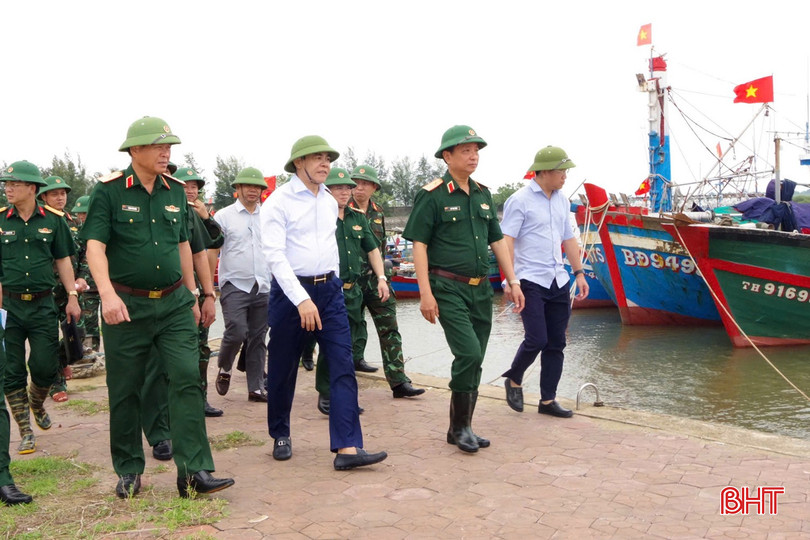 Đoàn kiểm tra công tác neo đậu tàu thuyền tại cảng Cửa Sót (Lộc Hà). A1.jpg