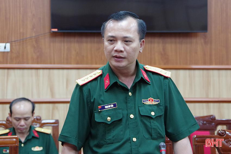 Đại tá Phan Huy Tâm - Chánh Văn phòng Quân khu 4 phát biểu ý kiến. 3.JPG