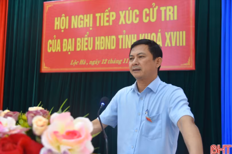 Phó Chủ tịch UBND tỉnh Lê Ngọc Châu tiếp thu, thông tin, giải trình các ý kiến cử tri quan tâm.