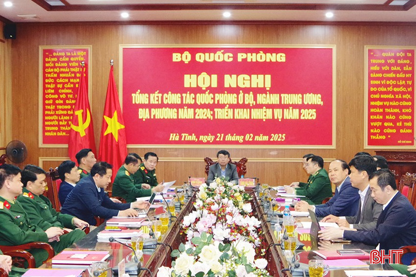 Phó chủ tịch UBND tỉnh Dương Tất Thắng điều hành tại điểm cầu Hà Tĩnh. bqbht_br_1.jpg