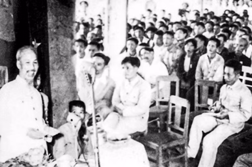 128d6105132t3434l4-t8-bac-ho-noi-chuyen