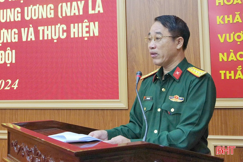 Đại tá Mai Ngọc Việt - Phó Chính ủy Bộ CHQS tỉnh báo cáo kết quả thực hiện Chỉ thị số 590-CT/ĐUQSTW, ngày 04/10/2010 của Thường vụ Đảng ủy Quân sự Trung ương về việc tiếp tục đẩy mạnh xây dựng và thực hiện quy chế dân chủ cơ sở trong quân đội. anh-2-5035.jpg