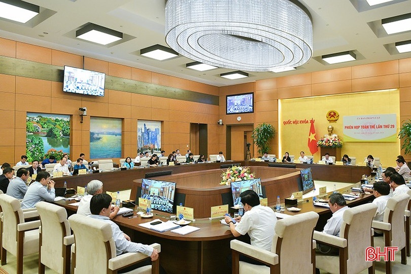 Toàn cảnh phiên họp toàn thể lần thứ 29 của Ủy ban Pháp luật. bqbht_br_241109ubphapluatthamtra1.jpg
