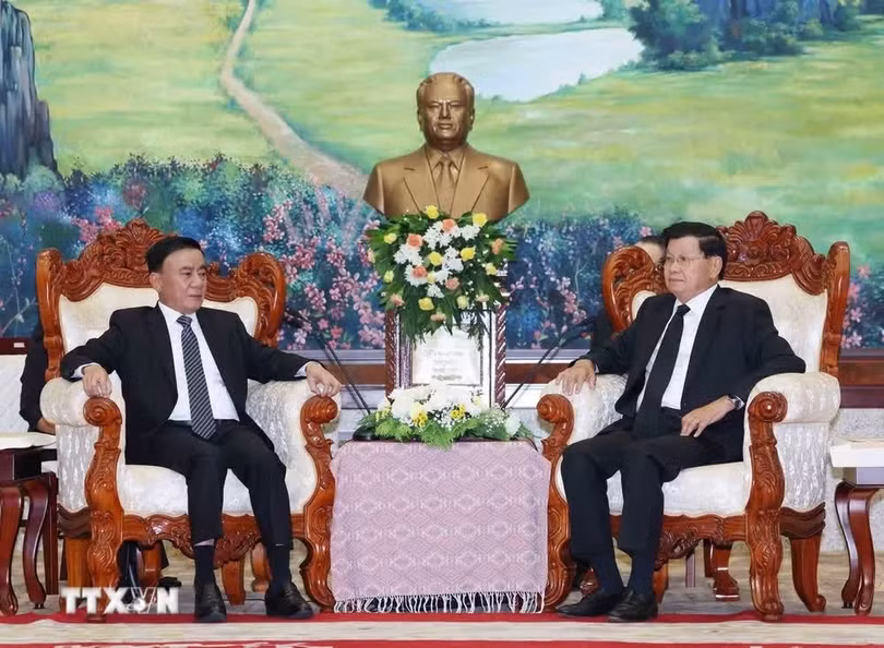 Thường trực Ban Bí thư Trần Cẩm Tú hội kiến Tổng Bí thư, Chủ tịch nước Lào Thongloun Sisoulith. (Ảnh: Phương Hoa/TTXVN)