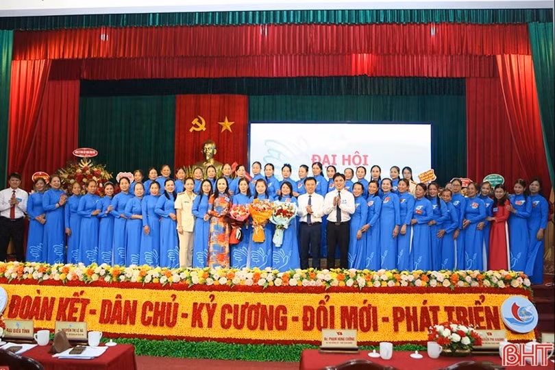 Để chuẩn bị cho đại hội phụ nữ cấp tỉnh, Hà Tĩnh đã hoàn thành việc tổ chức đại hội đại biểu phụ nữ cơ sở sớm nhất cả nước. Ảnh: Đại hội đại biểu Phụ nữ phường Trần Phú nhiệm kỳ 2025 - 2030.