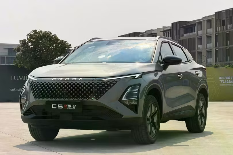 Khách mua Omoda C5 SHS-H đang được hỗ trợ phí đổ xăng trong 8 năm. Ảnh: Đan Thanh.