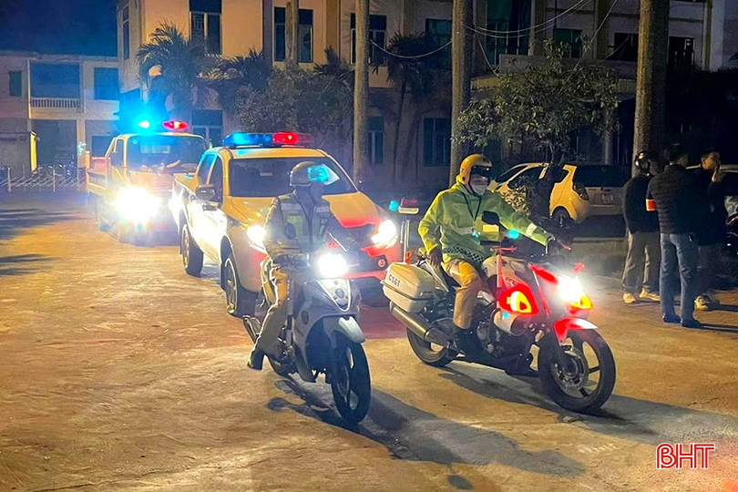 Cán bộ, chiến sĩ CSGT Công an Hà Tĩnh ứng trực 24/24h. bqbht_br_470227285-569495205828426-2323587386473254640-n.jpg