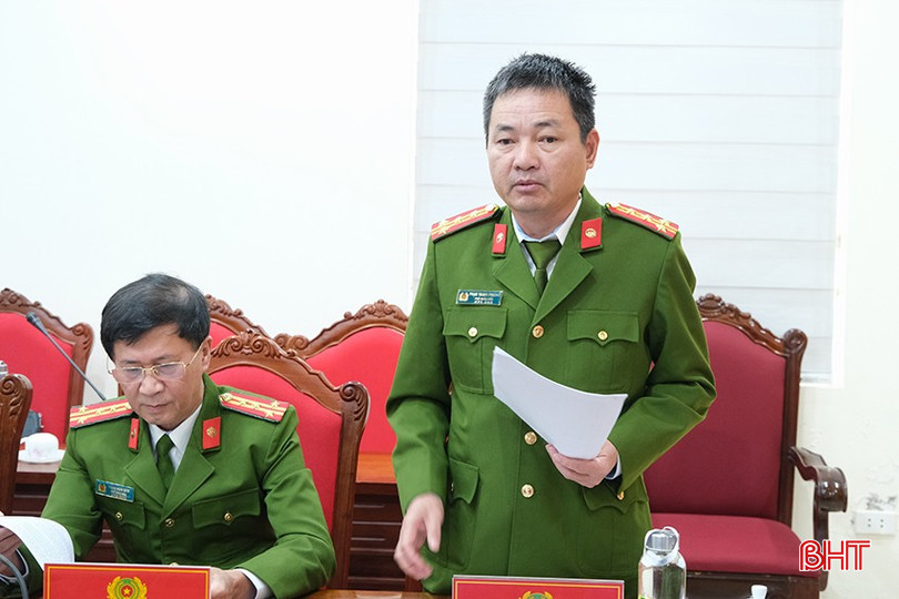 Đại tá Phạm Thanh Phương - Phó Giám đốc Công an tỉnh trình bày kiểm điểm cá nhân. Đại tá Phạm Thanh Phương - Phó Giám đốc Công an tỉnh trình bày kiểm điểm cá nhân.