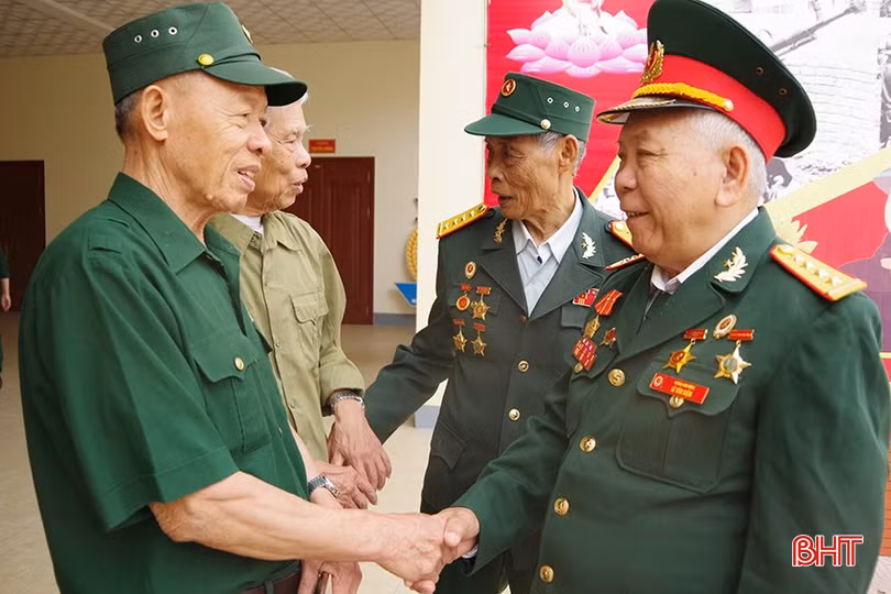 Các cựu chiến binh Tiểu đoàn 8 gặp gỡ thân mật.