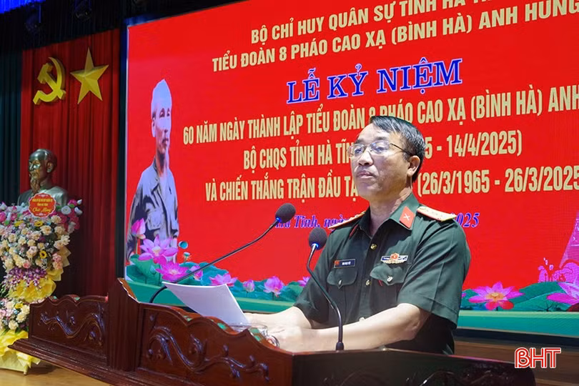 Đại tá Mai Ngọc Việt - Phó Chính ủy Bộ CHQS tỉnh phát biểu tại buổi lễ.