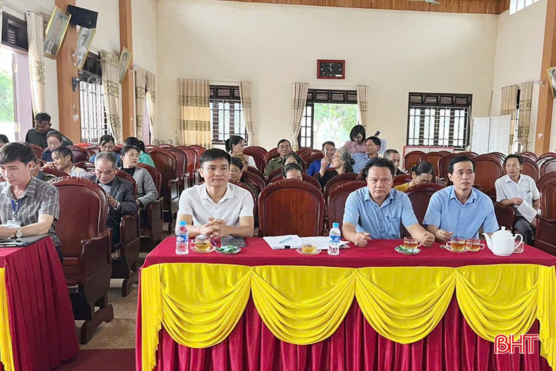 Quang cảnh tổ chức lấy phiếu ở hội trường UBND xã Thạch Liên. Quang cảnh tổ chức lấy phiếu ở hội trường UBND xã Thạch Liên.