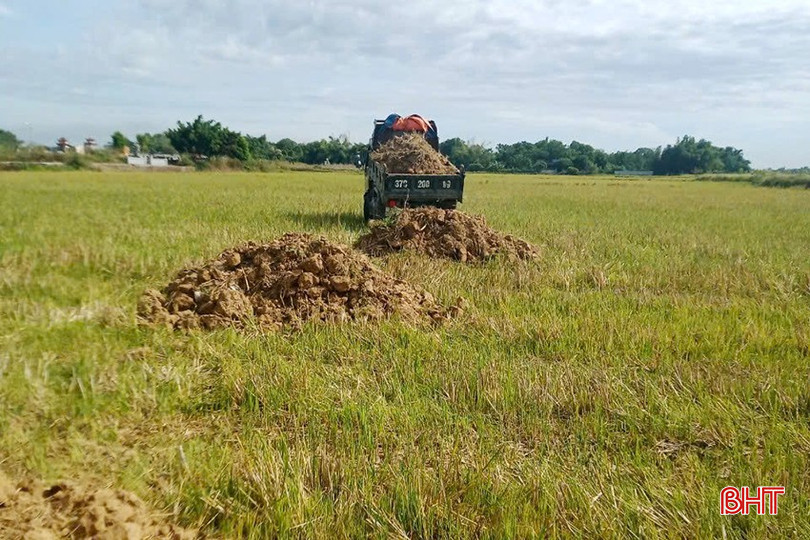 Quá trình tích tụ ruộng đất, UBND xã Tùng Châu đã chỉ đạo cụ thể trong xử lý đất dôi dư, đảm bảo đúng quy định. z5830392692482_8d6bb8cbe588926f2fe20a8296f14d4e.jpg