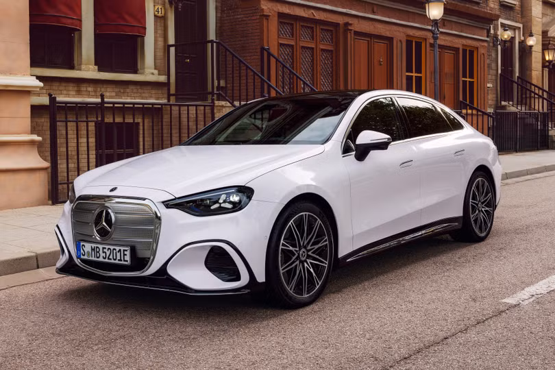 Sau thời gian dài chờ đợi, mẫu sedan thuần điện Mercedes-Benz C-Class electric đã chính thức được ra mắt toàn cầu với thiết kế tương đương với phiên bản SUV Mercedes-Benz GLC EQ.